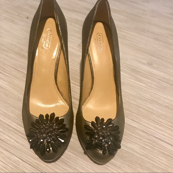 Coach Silver Heels 10 EUC - Picture 2 of 7